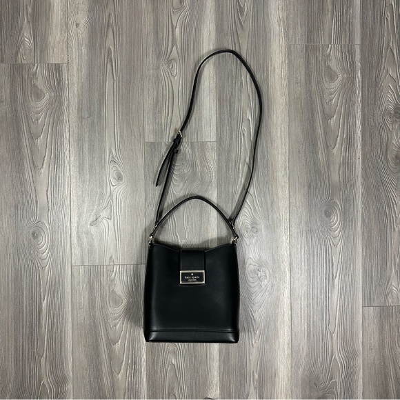 Kate Spade Black Reegan Leather Bucket Bag Gold Hardware Crossbody Purse - Picture 1 of 5